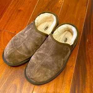 Ugg slippers size 8